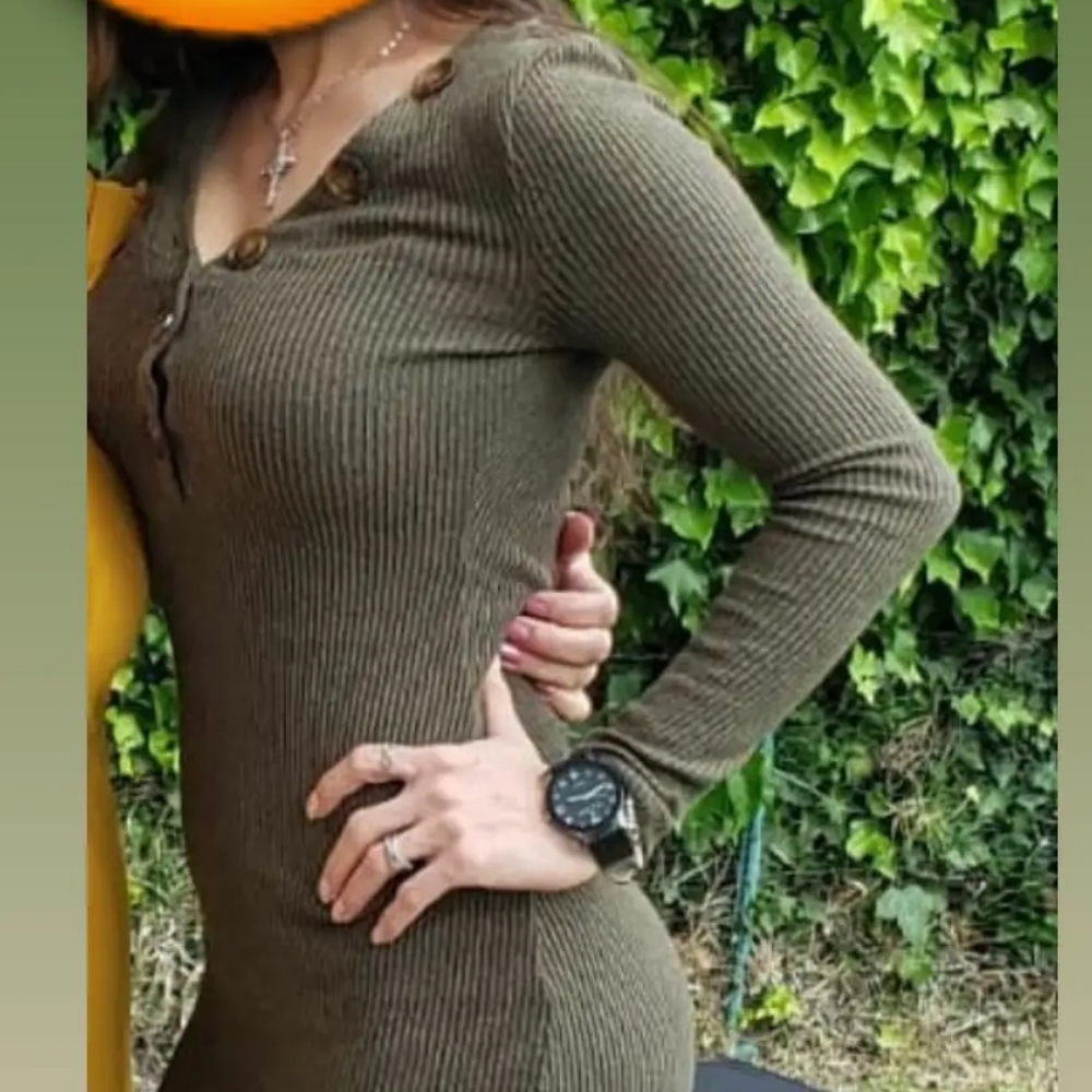 Night dress bodycon mini dress long sleeve v neck very comfortable.